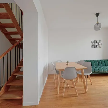 Un Duplex Familial Lumineux Et Harmonieux